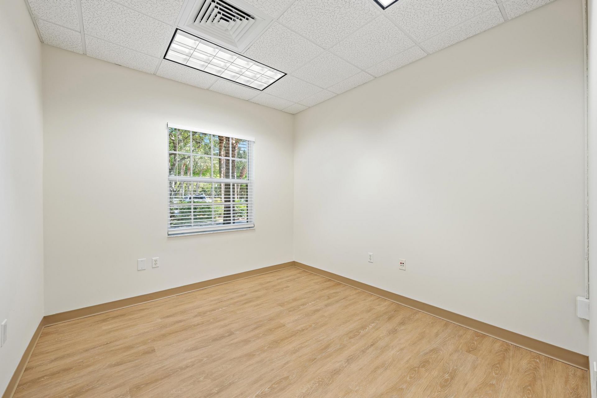 100 Village Square Crossing, Unit 104, Palm Beach Gardens, FL 33410 Photo