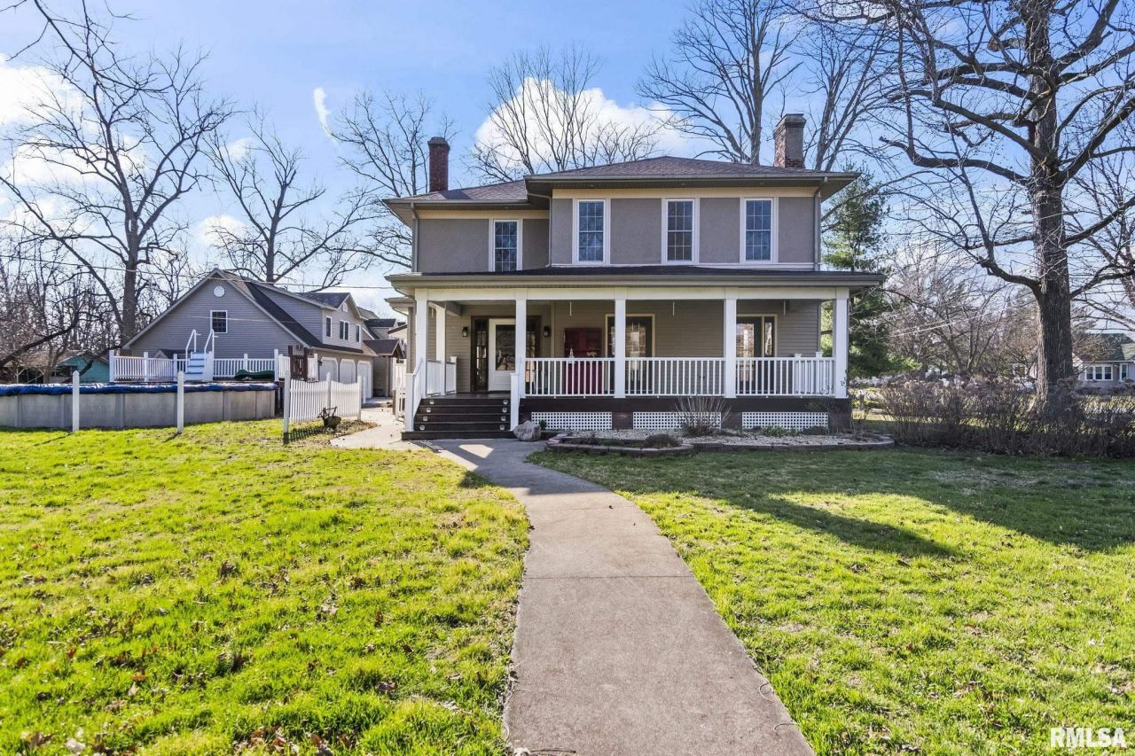 205 S 7th Street, Girard, IL 62640 Main Photo