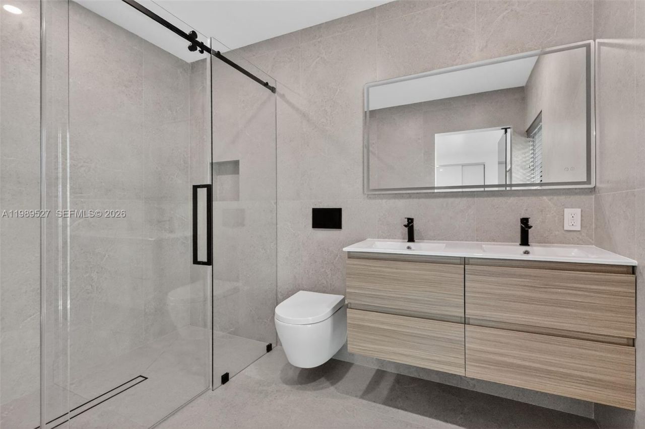 607 Layne Blvd, Hallandale Beach, FL 33009 Photo