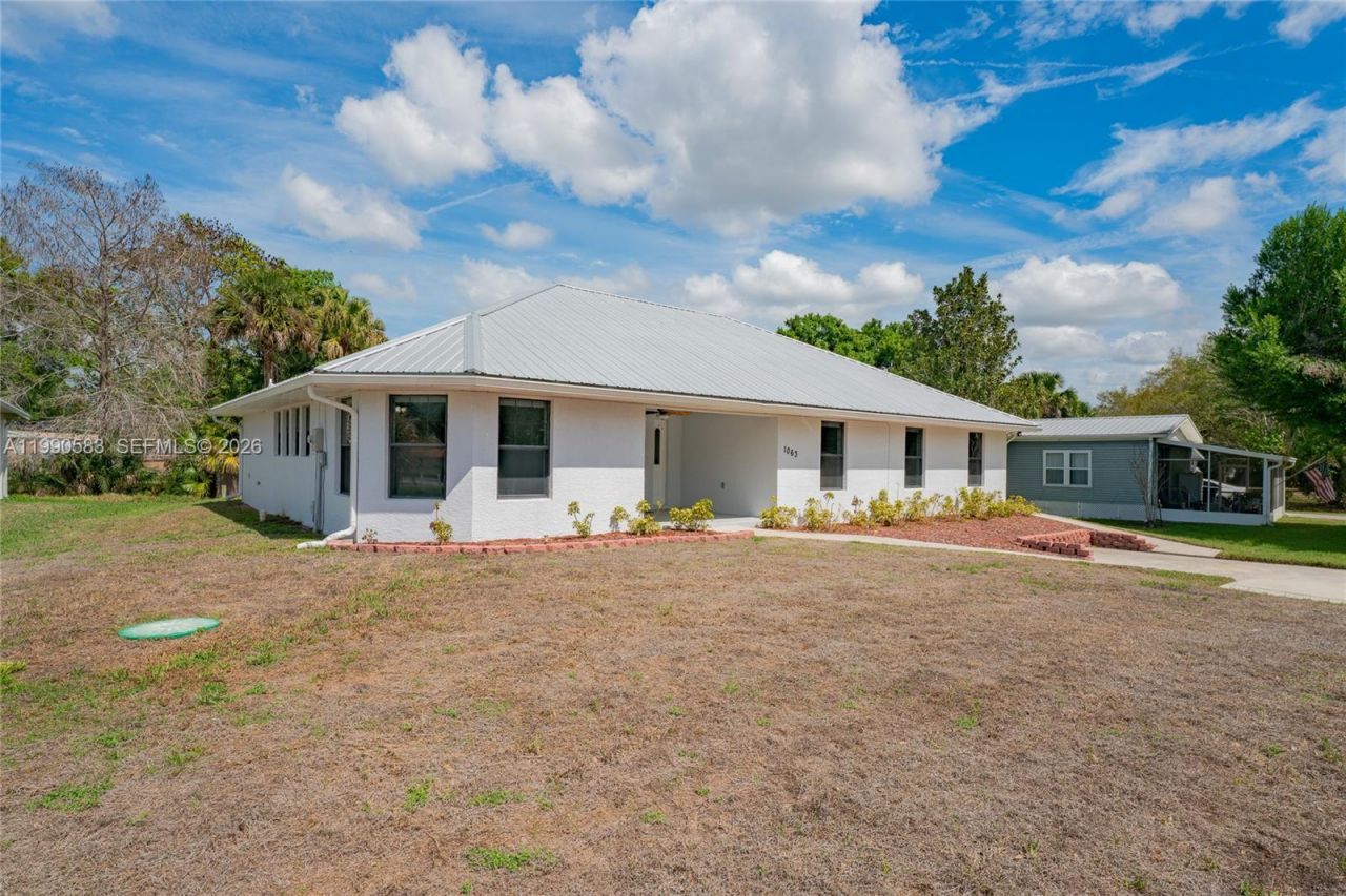 1063 Mayford Lake Rd, Moore Haven, FL 33471 Photo
