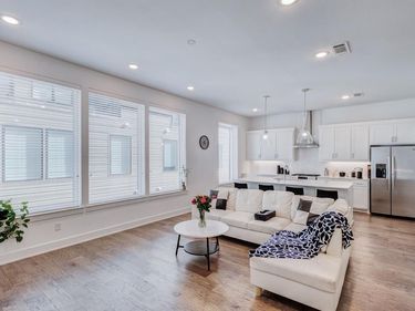 114 E Chester Court, Dallas, TX 75203