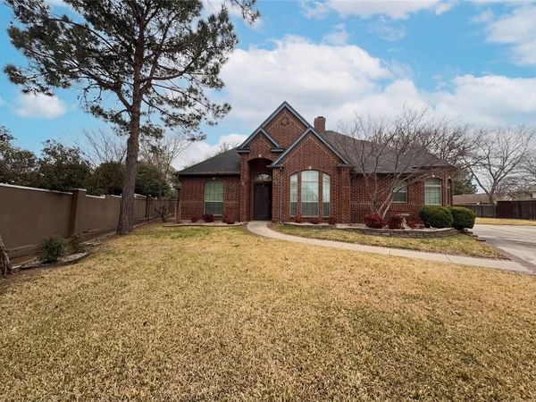 2101 Royal Dominion Court , Arlington, TX 76006