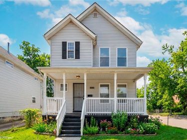 10870 Mount Overlook Avenue, Cleveland, OH 44104