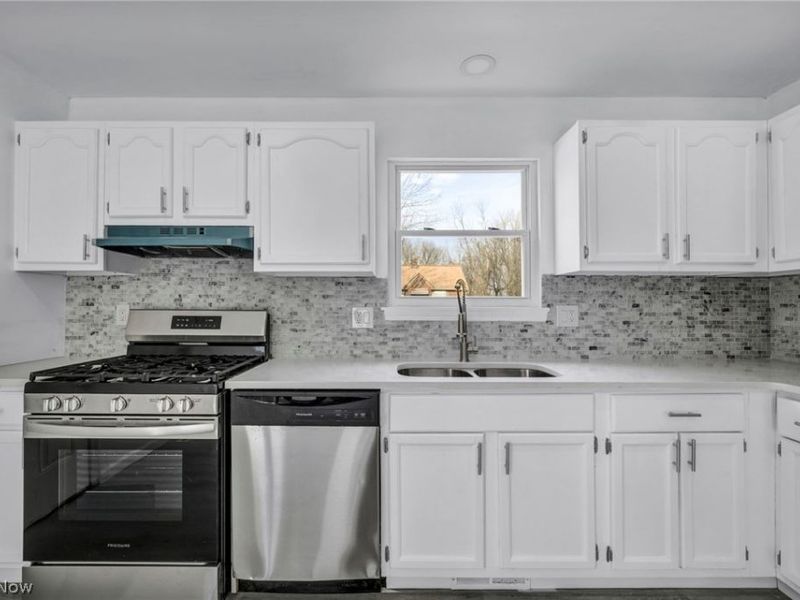 10870 Mount Overlook Avenue, Cleveland, OH 44104 Photo 14