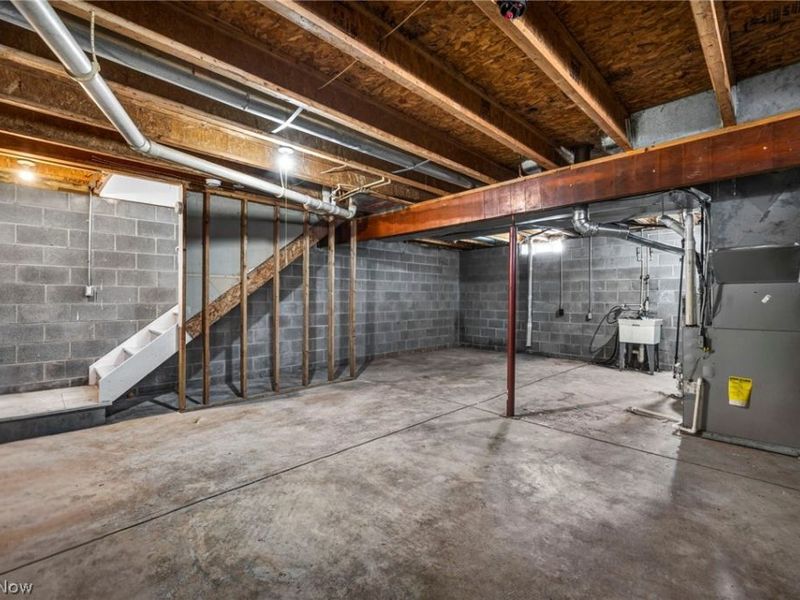 10870 Mount Overlook Avenue, Cleveland, OH 44104 Photo 32