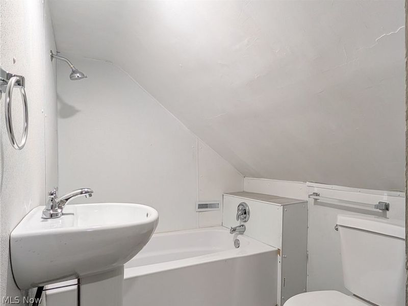 1268 Pondview Avenue, Unit B, Akron, OH 44305 Photo 15