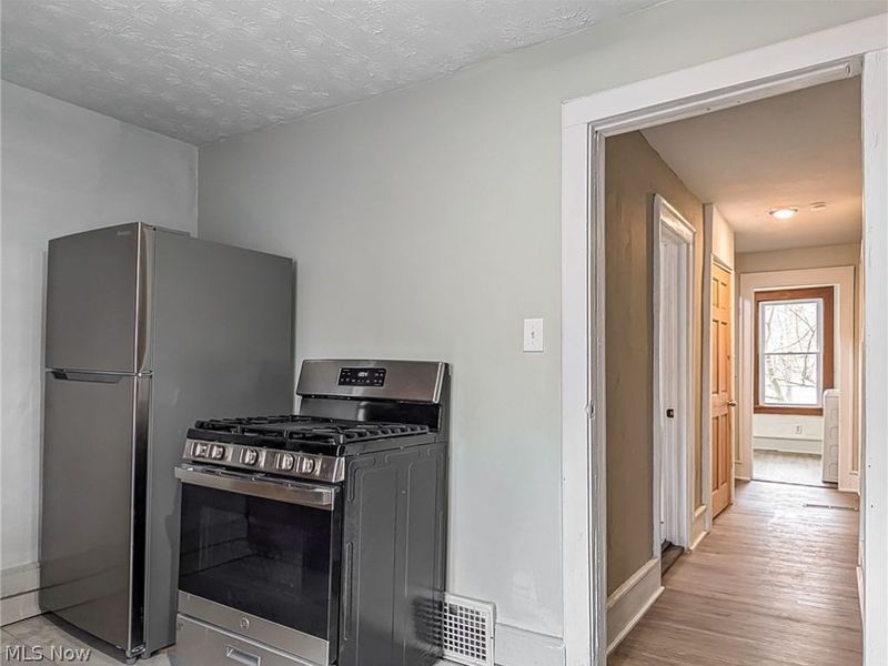 1268 Pondview Avenue, Unit B, Akron, OH 44305 Photo 4