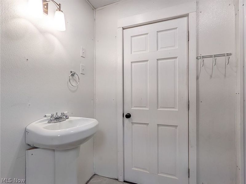 1268 Pondview Avenue, Unit B, Akron, OH 44305 Photo 8