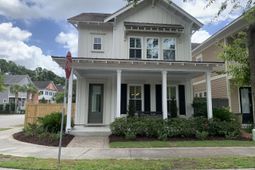 614 Ellingson Parkway photo 4