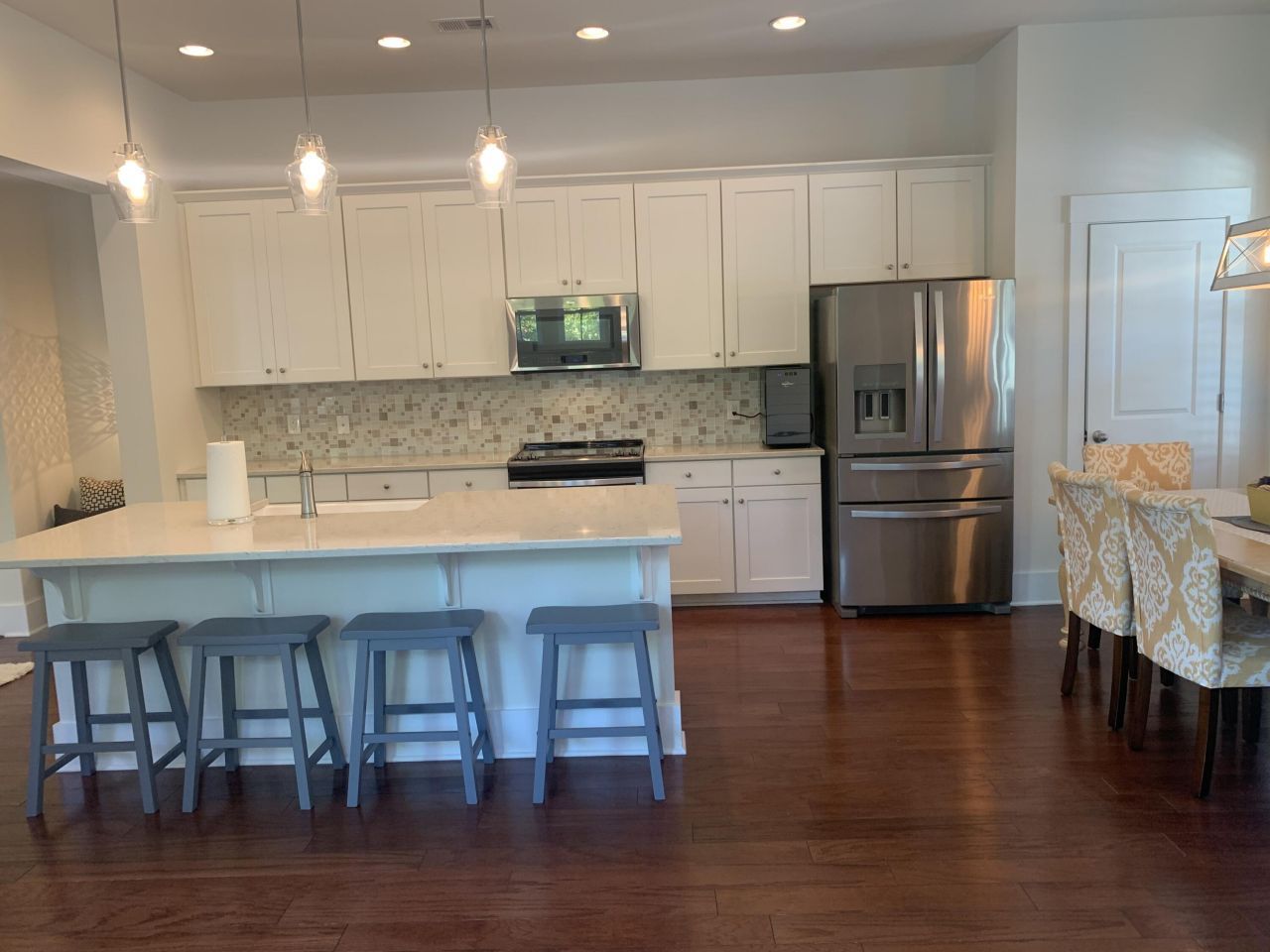 614 Ellingson Parkway Photo 5