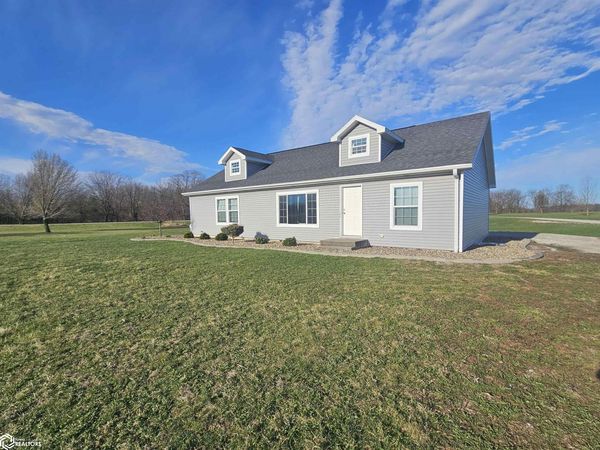2825 New London Road, New London, IA 52645