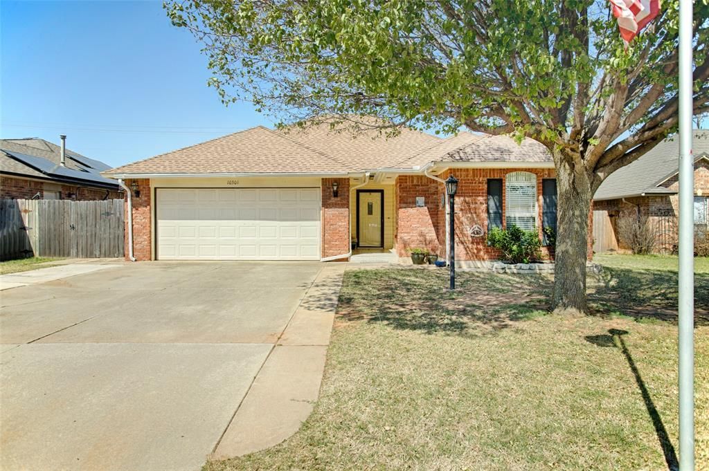 10301 Aberdeen Drive, Yukon, OK 73099 Main Photo