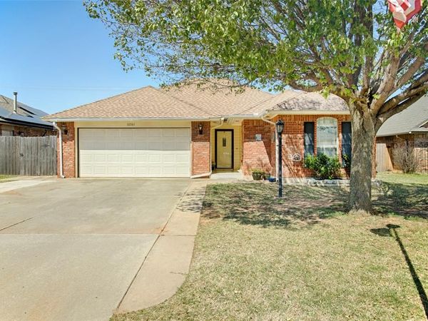 10301 Aberdeen Drive, Yukon, OK 73099