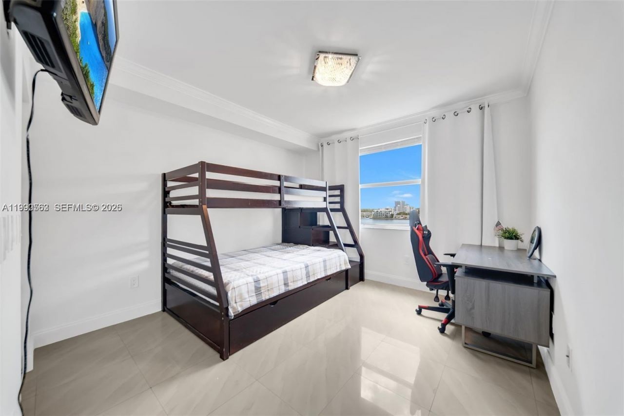 17150 N Bay Rd , Unit 2705, Sunny Isles Beach, FL 33160 Photo