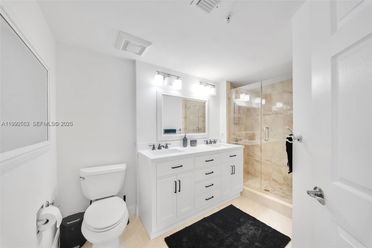 17150 N Bay Rd , Unit 2705, Sunny Isles Beach, FL 33160 Photo