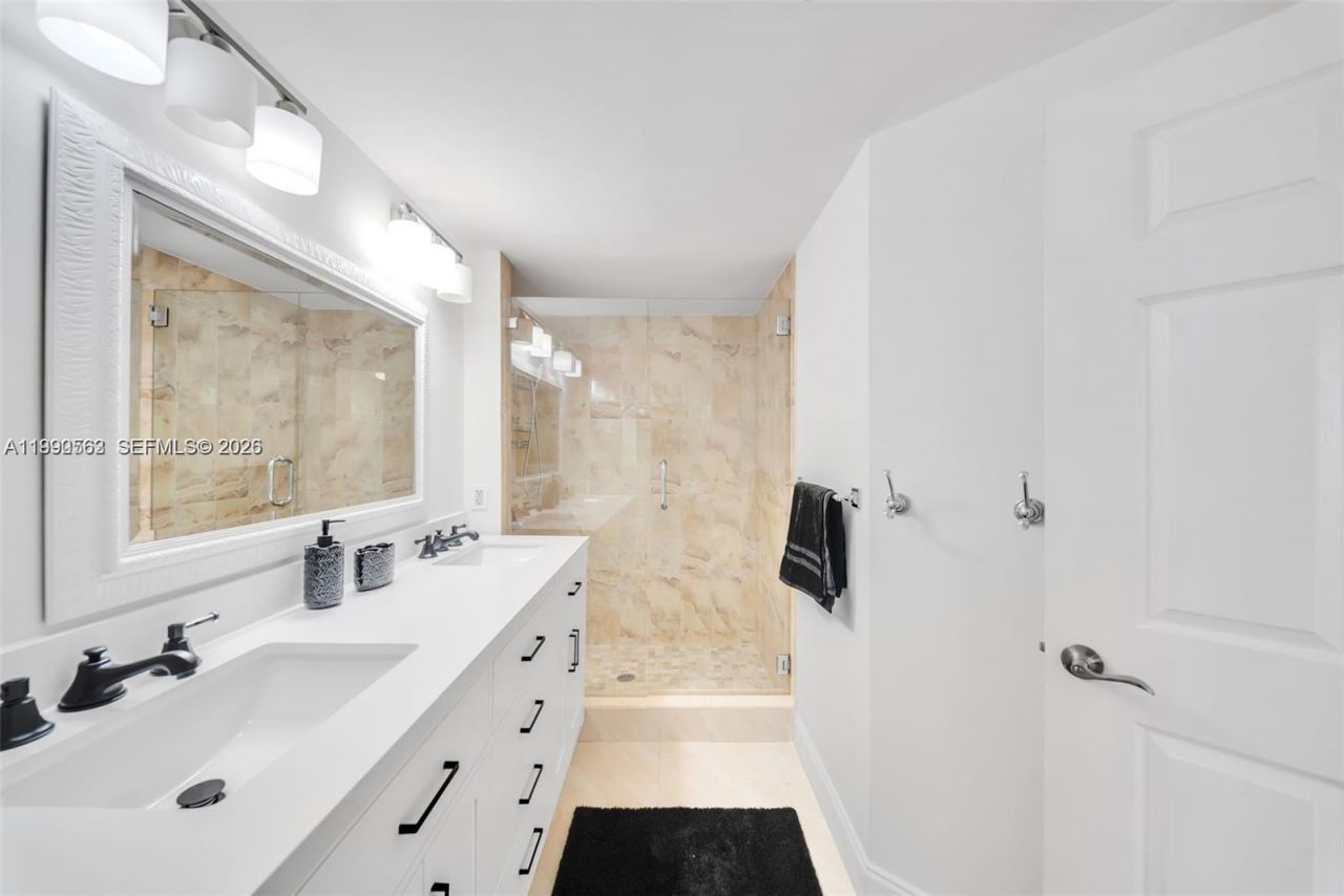 17150 N Bay Rd , Unit 2705, Sunny Isles Beach, FL 33160 Photo