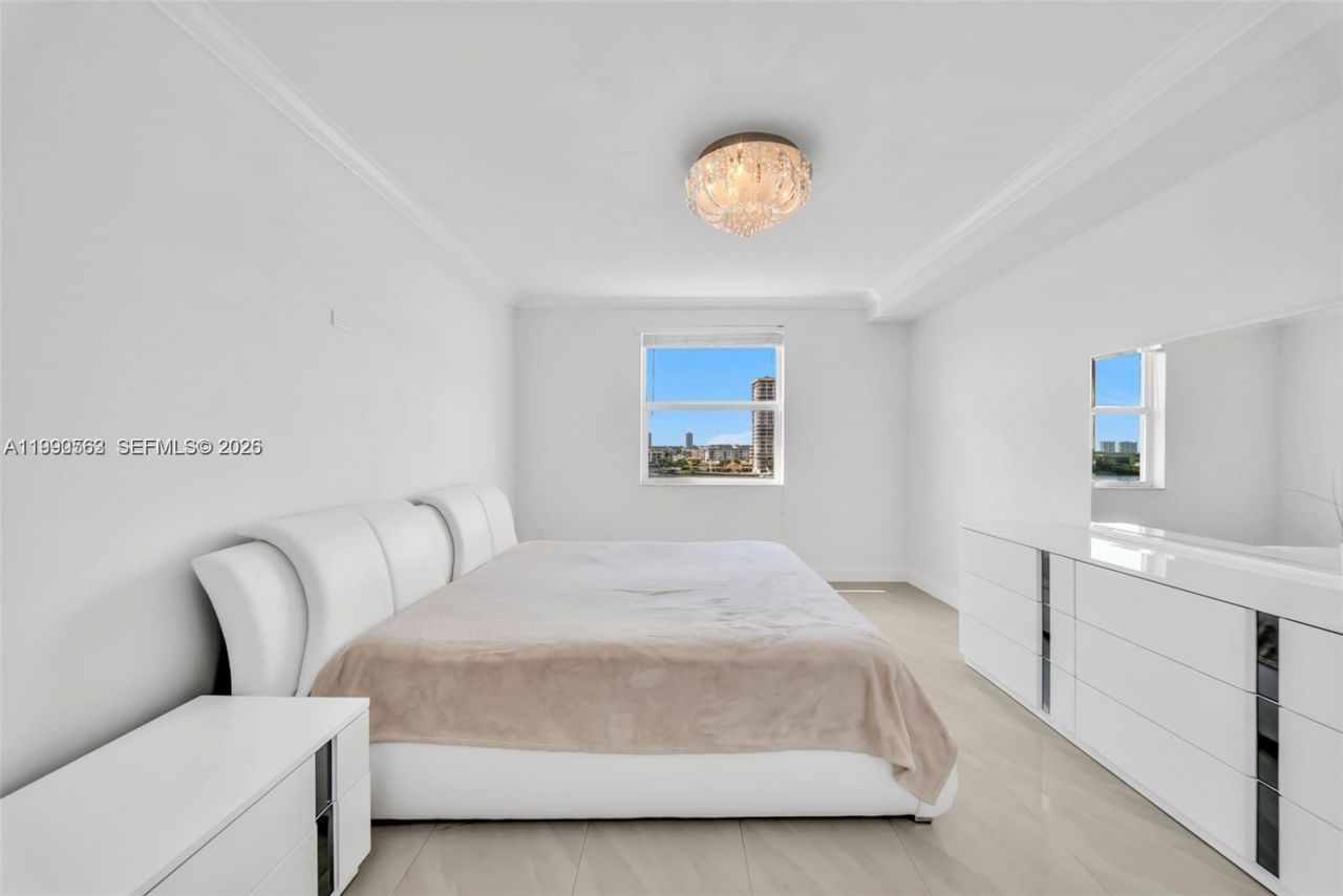 17150 N Bay Rd , Unit 2705, Sunny Isles Beach, FL 33160 Photo