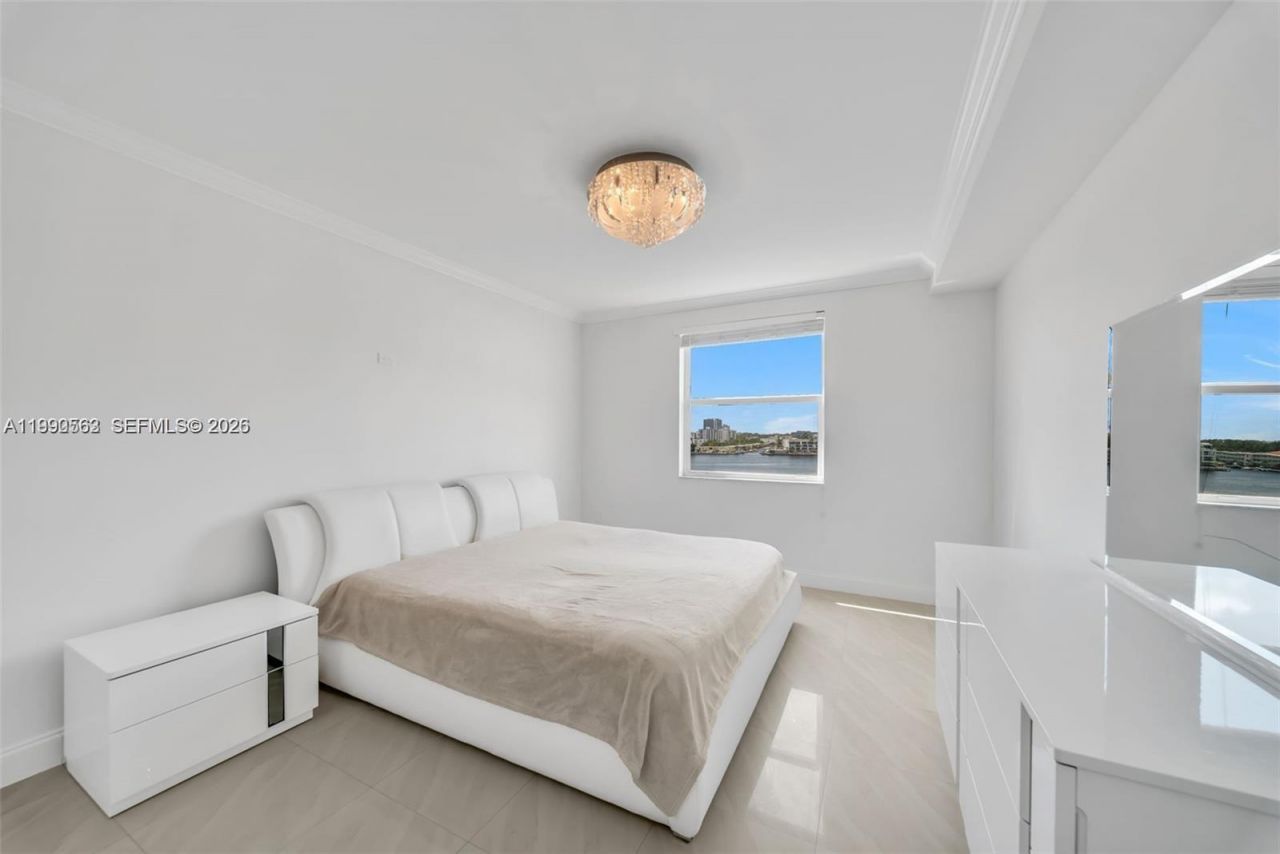 17150 N Bay Rd , Unit 2705, Sunny Isles Beach, FL 33160 Photo