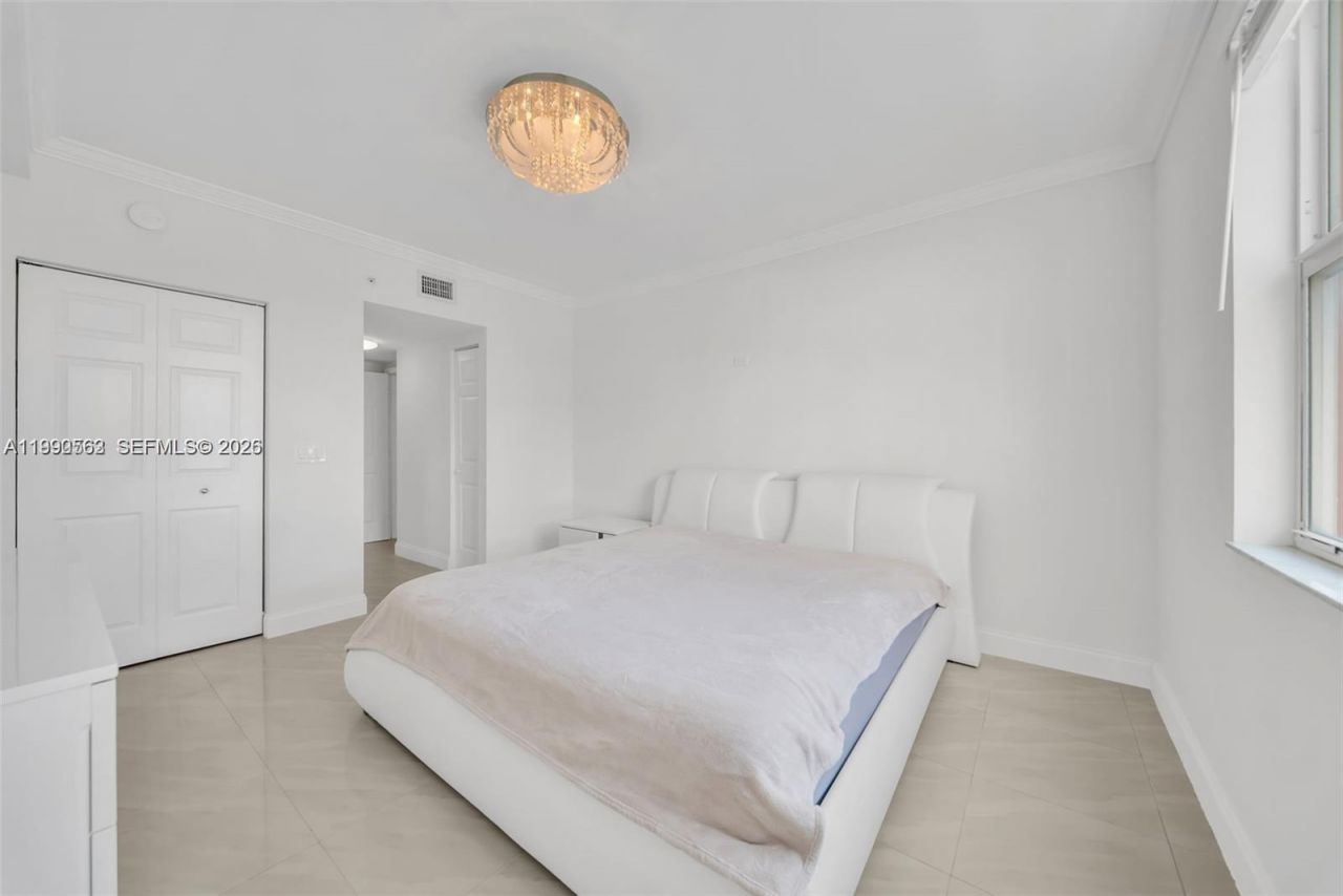 17150 N Bay Rd , Unit 2705, Sunny Isles Beach, FL 33160 Photo