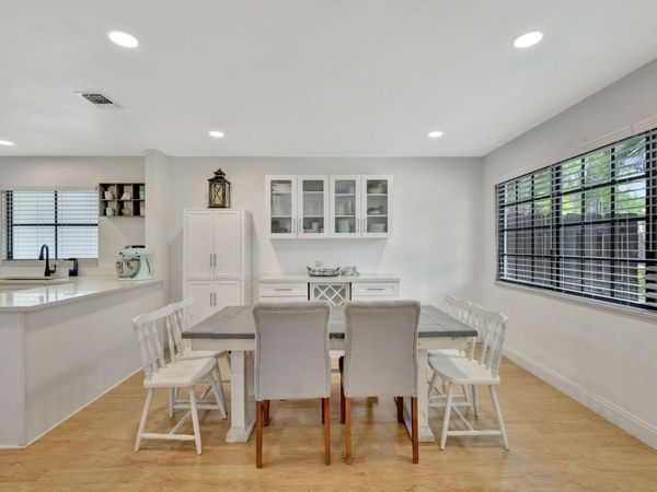 146 Weybridge Circle, Unit B, Royal Palm Beach, FL 33411