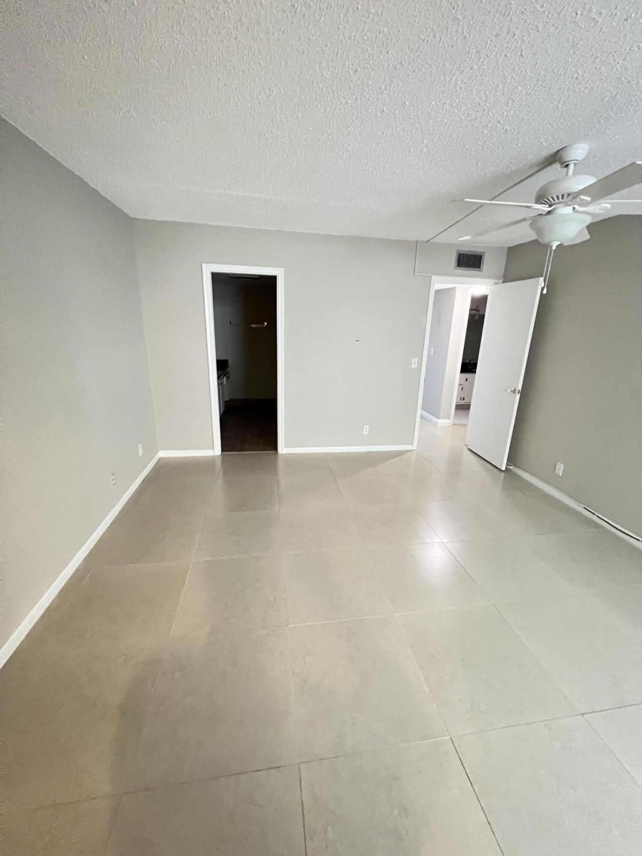 413 Greenbrier A, West Palm Beach, FL 33417 Photo