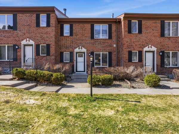 629 Maple Park Drive, Mendota Heights, MN 55118