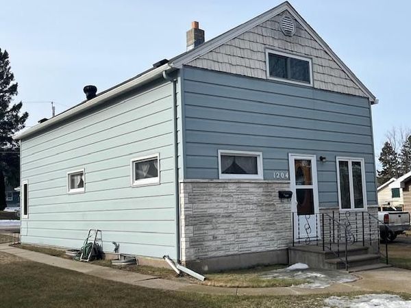 1204 2nd Street W, Eveleth, MN 55734