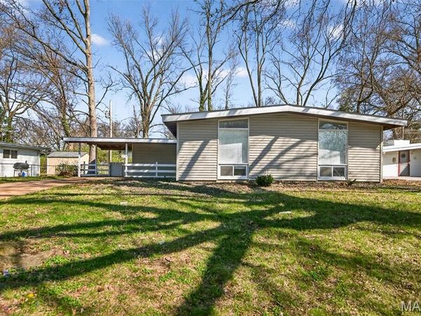 905 Saint Anthony Lane, Florissant, MO 63033