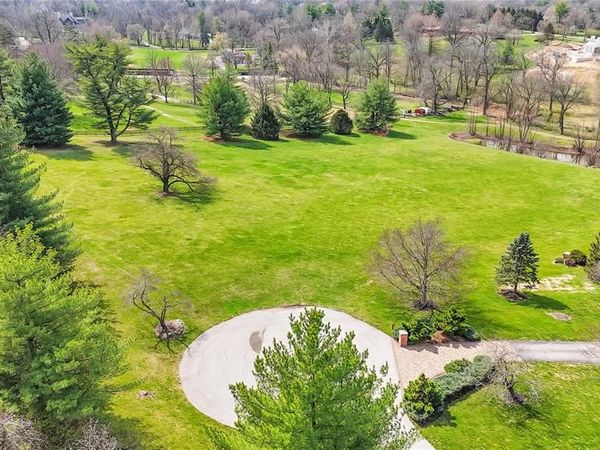 25 Bridle Ridge Lane, Huntleigh, MO 63131