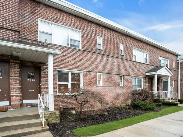 198-28 Pompeii Avenue , Unit 1A, Holliswood, NY 11423