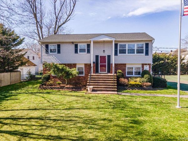 60 Little East Neck Road, Babylon, NY 11702