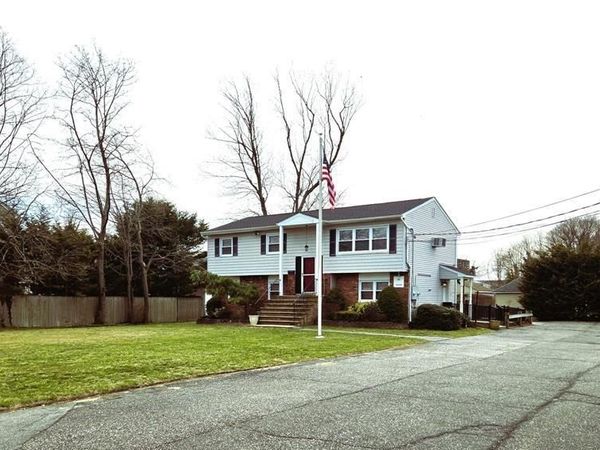 60 Little East Neck Road , Babylon, NY 11702