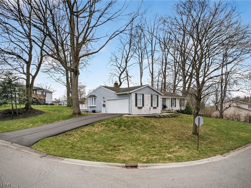 2053 Ironwood Circle NE, Massillon, OH 44646 Photo 2