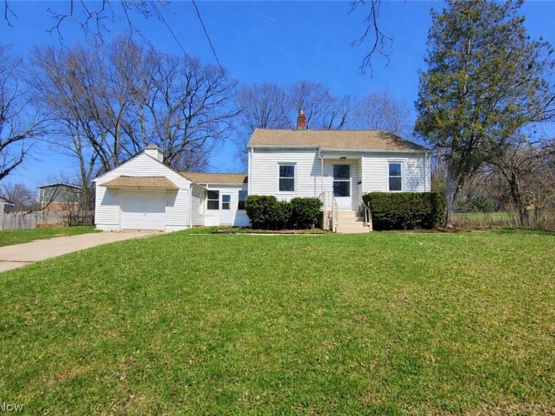 923 Russell Avenue, Akron, OH 44307 Photo 1