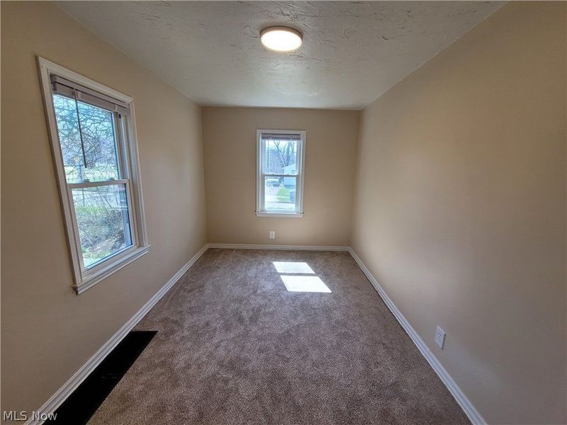 923 Russell Avenue, Akron, OH 44307 Photo 11