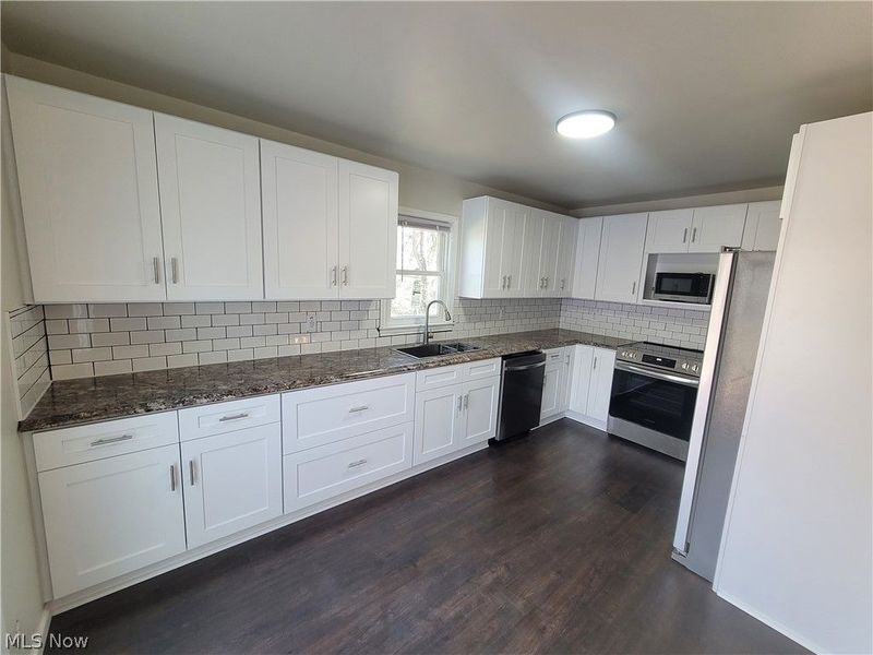 923 Russell Avenue, Akron, OH 44307 Photo 2