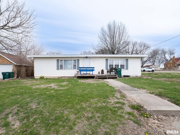 627 E FORT Street, Farmington, IL 61531