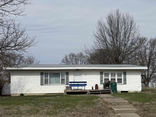 627 E FORT Street, Farmington, IL 61531