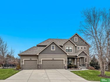 19758 Weir Street, Omaha, NE 68135