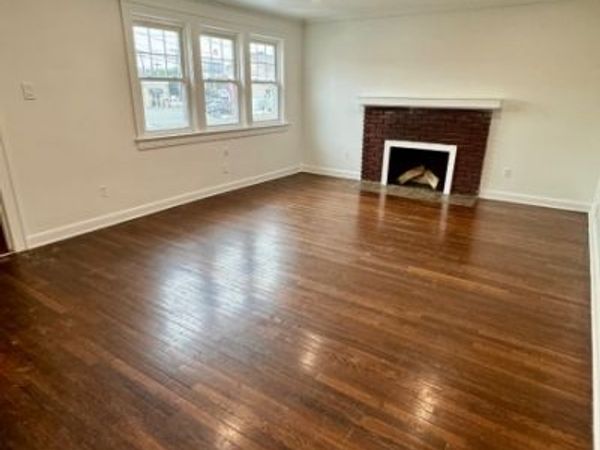 8 Plymouth St, Fairfield, NJ 07004