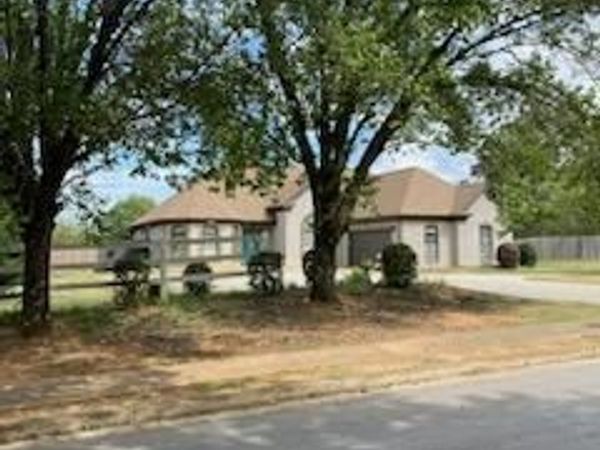 100 Wyckliffe Drive, Locust Grove, GA 30248