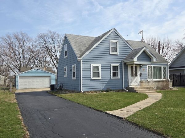 829 N Roy Avenue , Melrose Park, IL 60164