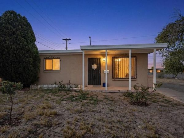 1520 Gerald Avenue SE, Albuquerque, NM 87106