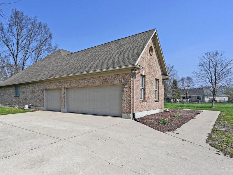 7577 Misty Woods Court, Salem Twp, OH 45152 Photo 4