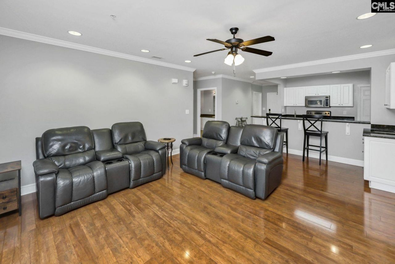 900 Stadium Photo 10