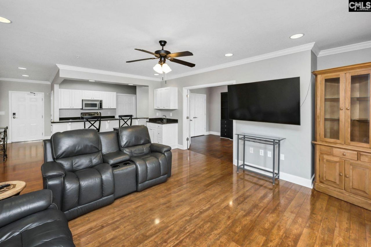 900 Stadium Photo 13