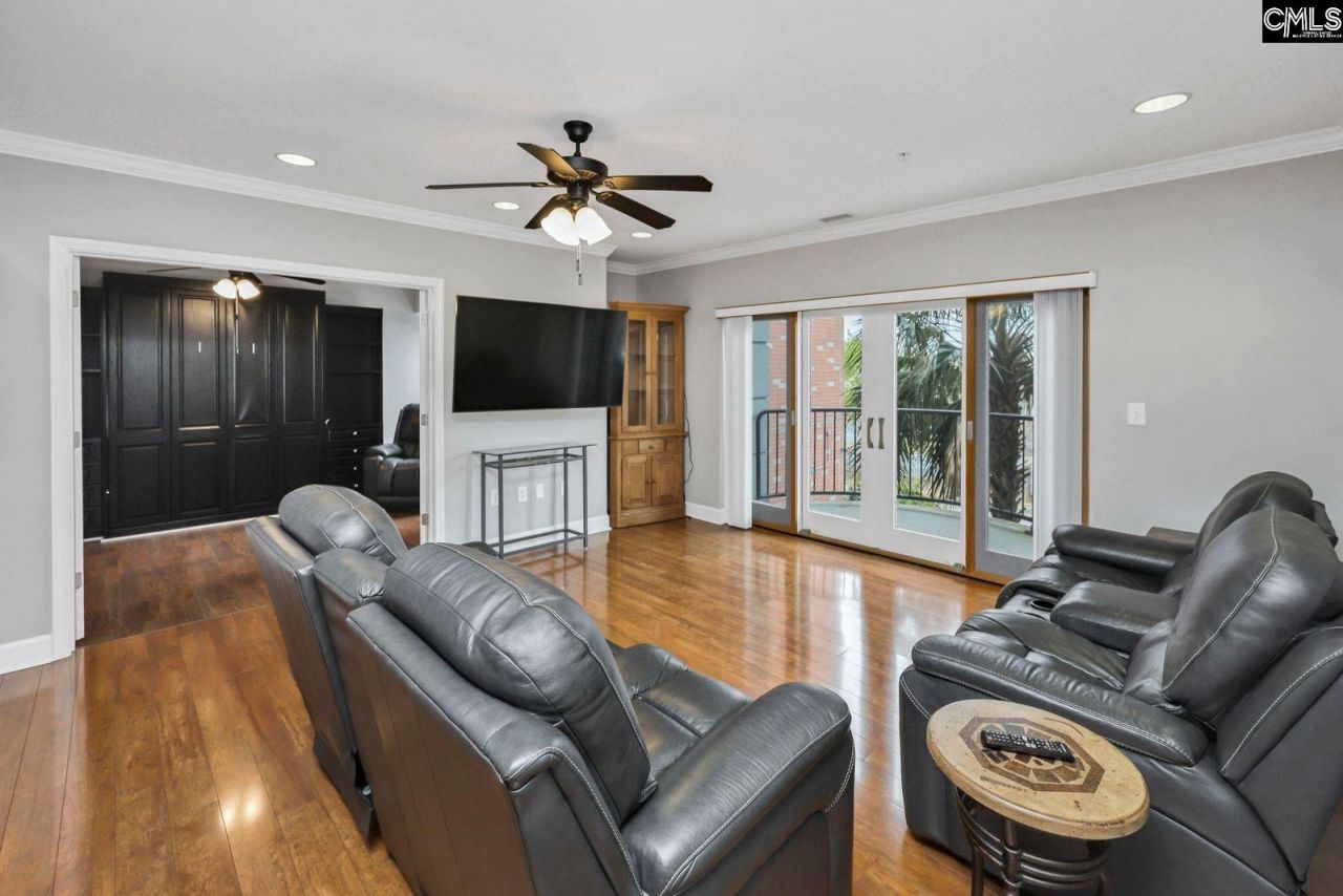 900 Stadium Photo 14