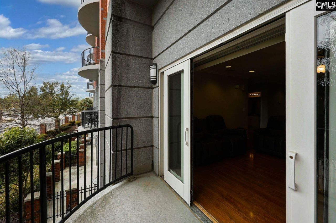 900 Stadium Photo 17