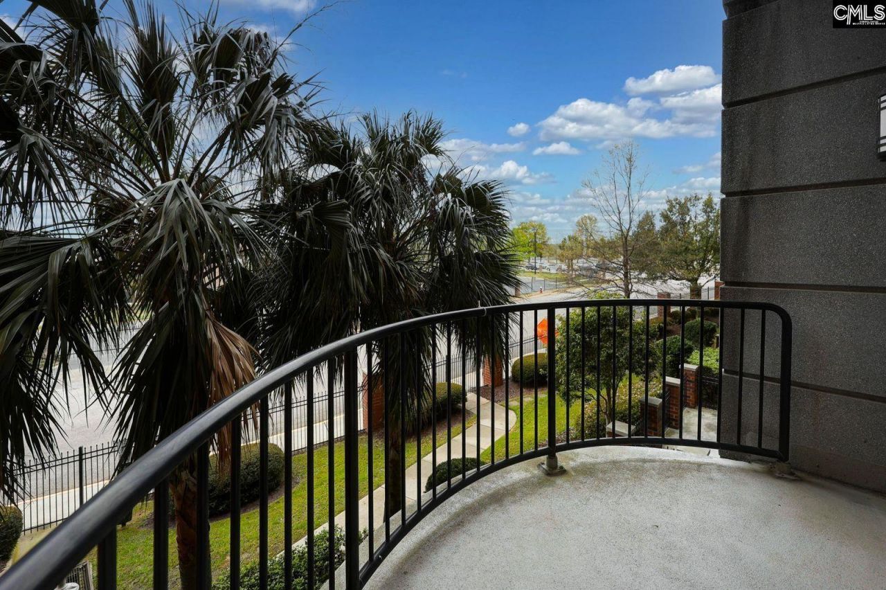 900 Stadium Photo 18