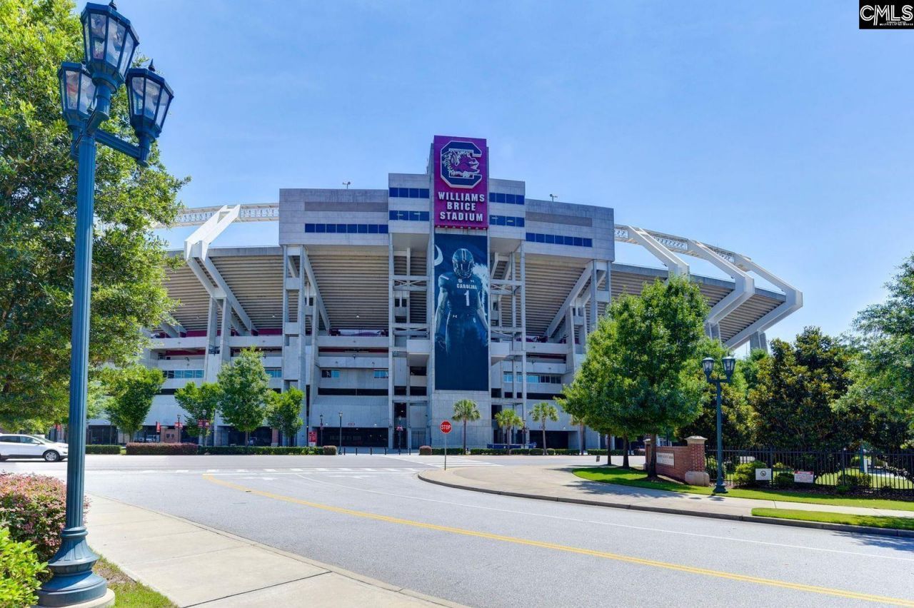 900 Stadium Photo 21